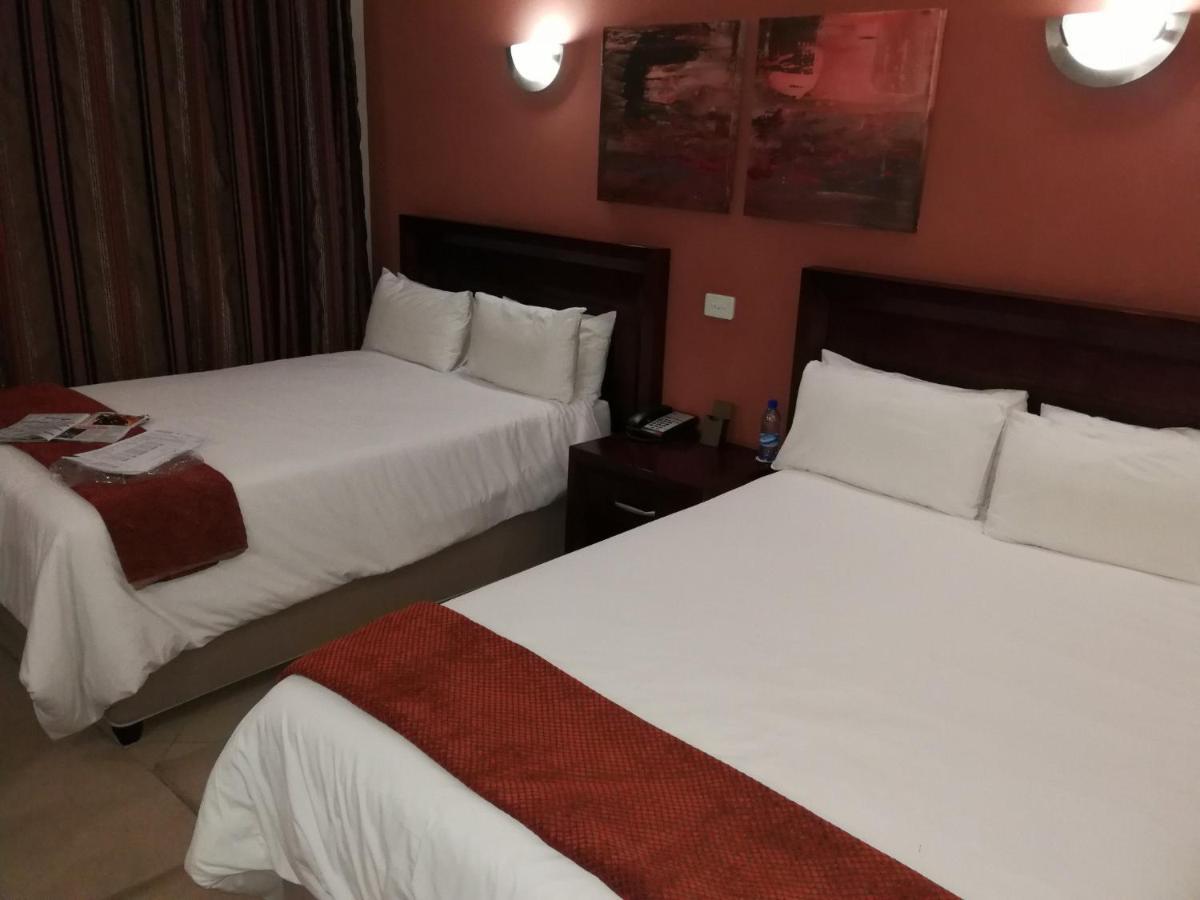 Royal Hotel โพเลอกวาเน ภายนอก รูปภาพ