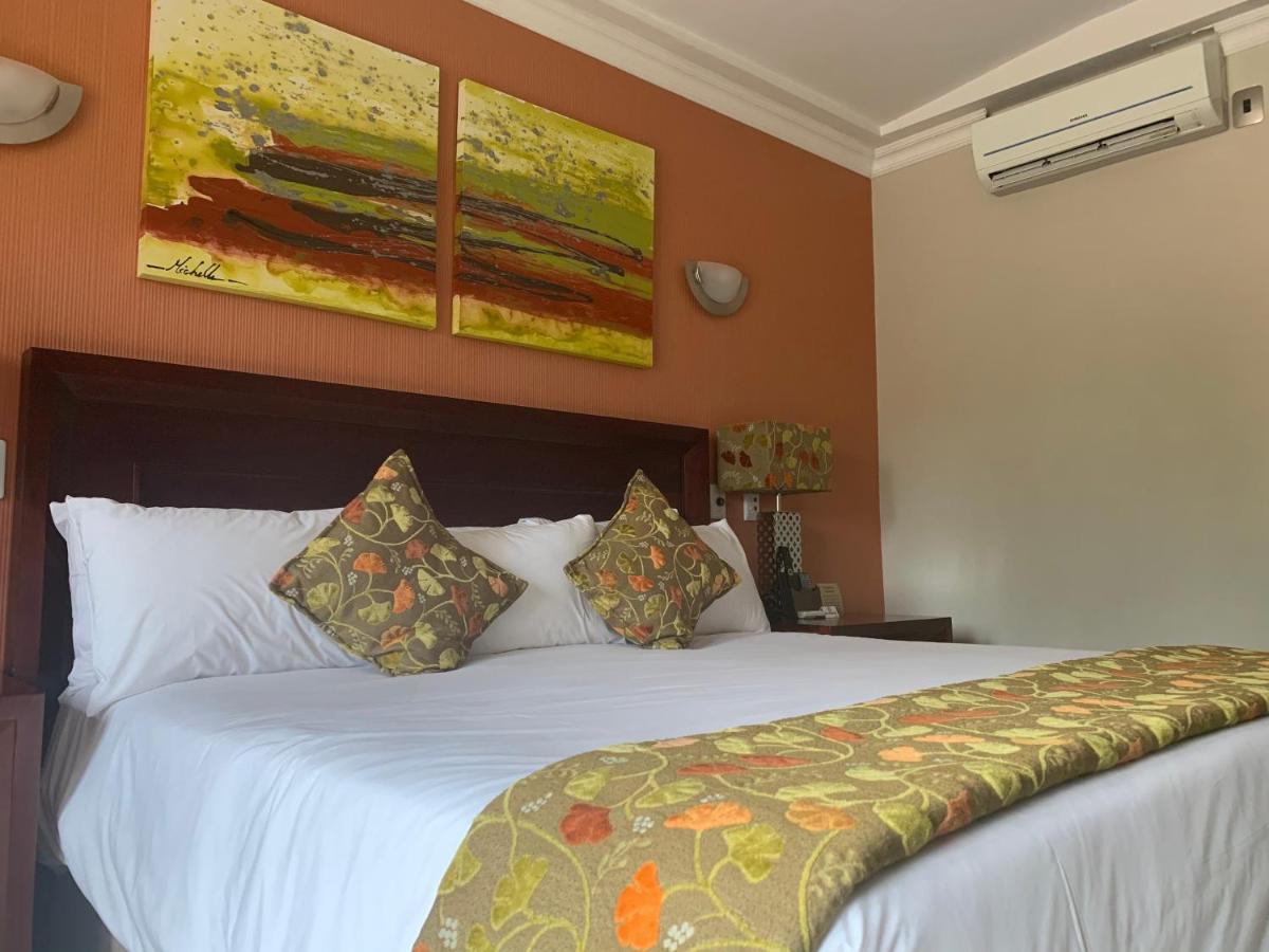 Royal Hotel โพเลอกวาเน ภายนอก รูปภาพ